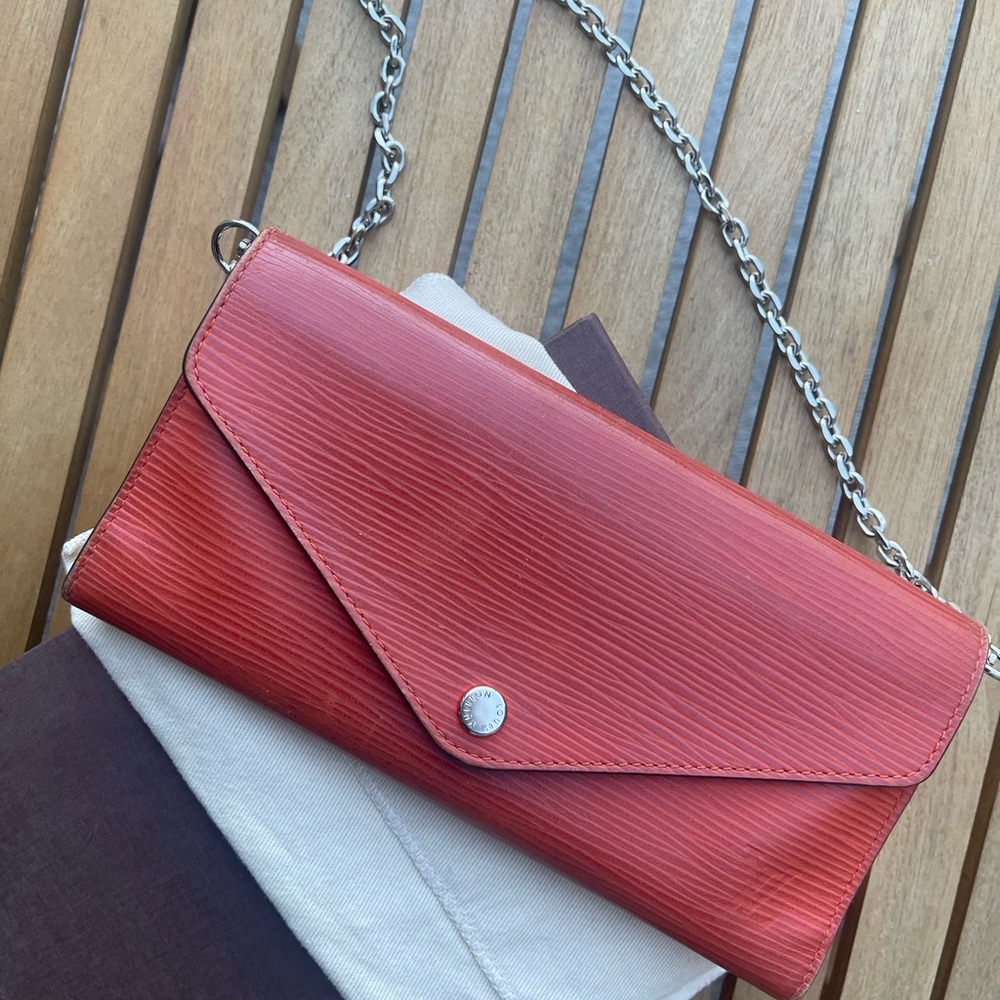 Louis Vuitton LV Sarah Wallet